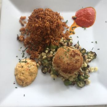 82 Queen - Crab Cake Benedict - Southern Near Me - Charleston, South Carolina