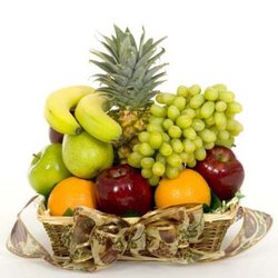 Maggie's Gourmet Foods & Gifts - Fruit baskets always have fresh fruit put in basket right before deliver or shipping.