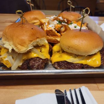 Mastiff Kitchen - La Mesa - Burgers Near Me - La Mesa, California