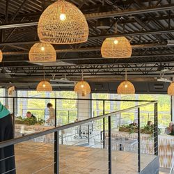 Creekhouse Kitchen & Bar - Bar, restaurant