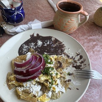 Buenos Días Cafe - Chilaquiles con un huevo agregado y cafe de olla - Breakfast & Brunch Near Me - Gulf Breeze, Florida Buenos Días Cafe - Chilaquiles con un huevo agregado y cafe de olla - Breakfast & Brunch Near Me - Gulf Breeze, Florida