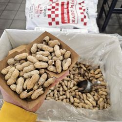 Five Guys - Free peanuts
