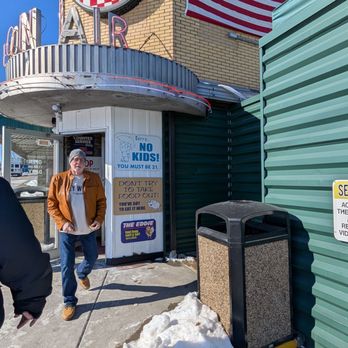 Fast Eddie's Bon Air - Dive Bars Near Me - Alton, Illinois