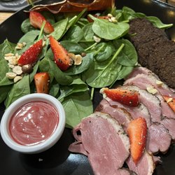 Restaurant Challenge 32 - Smoked goose over spinach salad