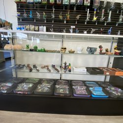In and Out Smoke Shop - Ashtray & gift sets
