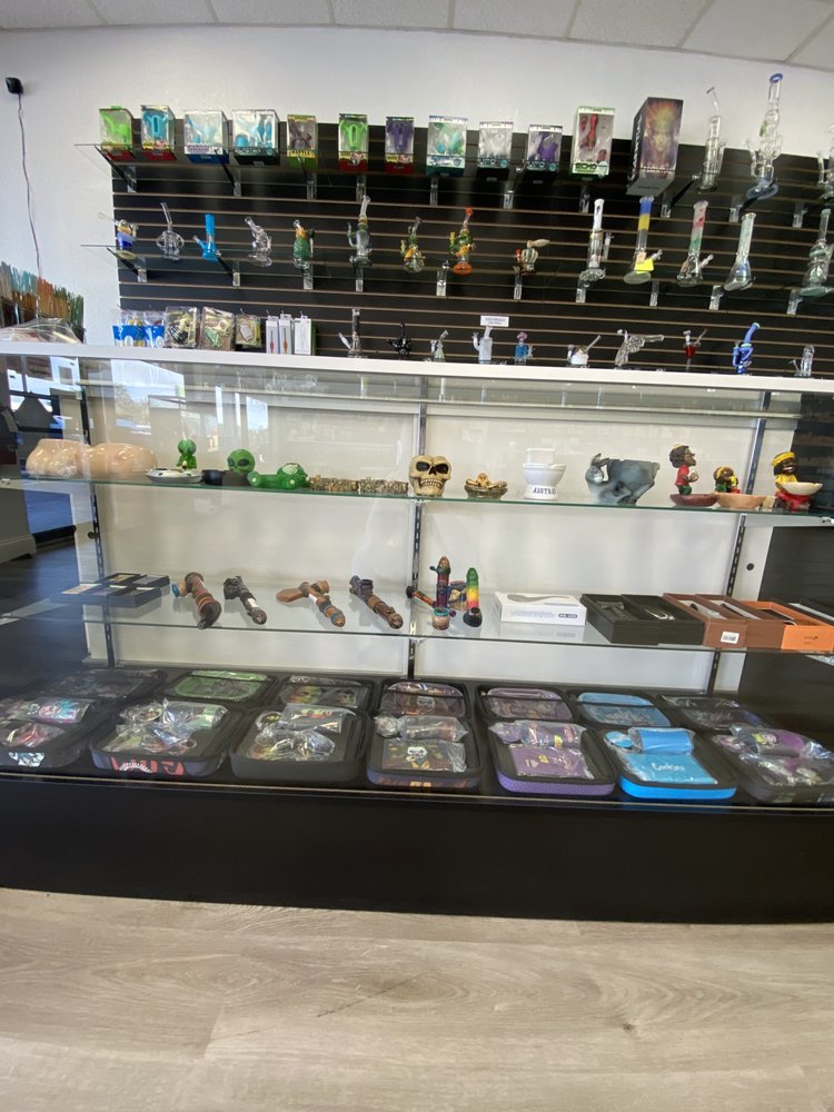 In and Out Smoke Shop, Spring Hill