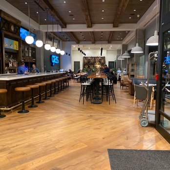 Origin Hotel Lexington - Bar area - Hotels Near Me - Lexington, Kentucky