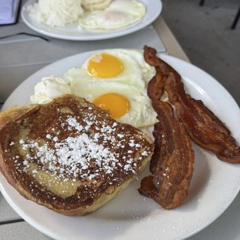 Kihei Caffe Lahaina - Cinnamon French toast breakfast - Breakfast & Brunch Near Me - Lahaina, Hawaii Kihei Caffe Lahaina - Cinnamon French toast breakfast - Breakfast & Brunch Near Me - Lahaina, Hawaii