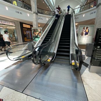 Lenox Square - Central escalators, Lenox Square - Shopping Centers Near Me - Atlanta, Georgia Lenox Square - Central escalators, Lenox Square - Shopping Centers Near Me - Atlanta, Georgia