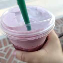 Starbucks - Hannah Montana raspberry refresher