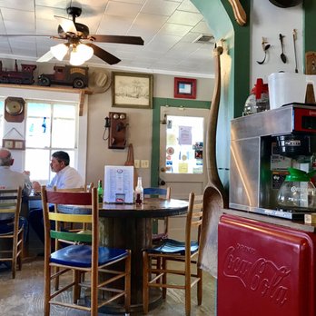 Villager's Cafe - Inside 2 - Southern Near Me - Maurice, Louisiana