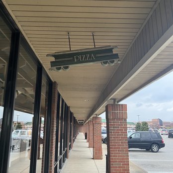 Pizza King - Avon - Sign outside the building - Pizza Near Me - Avon, Indiana