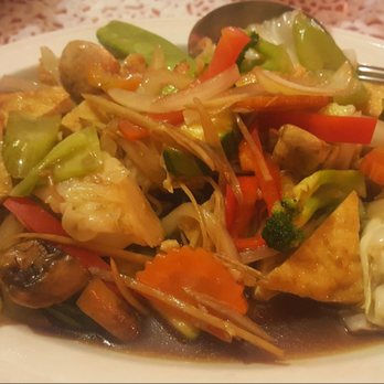 Thai Hut - Ginger Sauté with tofu (vegan) - Thai Near Me - Sacramento, California