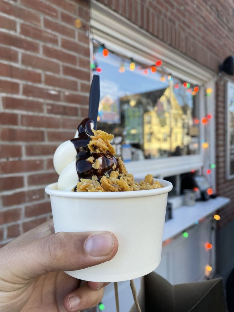 Food from Little Gordo Creemee Stand