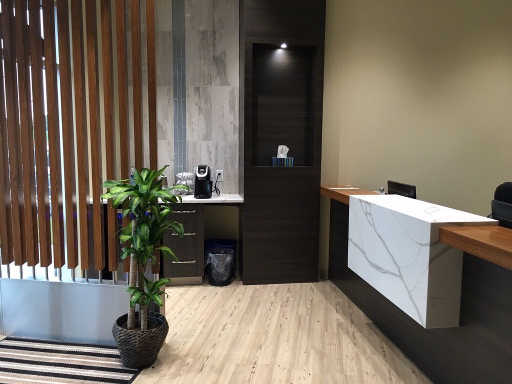 DIVINE SPINE 1010 ber Greens Drive NW, Edmonton, Alberta, Canada