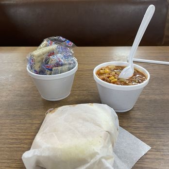 Country Barbeque - Sliced sandwich, Brunswick stew and crackers - Barbeque Near Me - Greensboro, North Carolina
