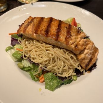 Hard Rock Cafe - Salmon bowl - American Near Me - Orlando, Florida Hard Rock Cafe - Salmon bowl - American Near Me - Orlando, Florida