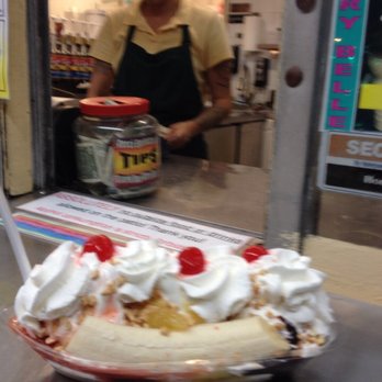 Dairy Belle - Classic Banana Split - Ice Cream & Frozen Yogurt Near Me - Dania Beach, Florida