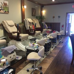 Glen Spa Nails - Lots of massage chairs waiting for you.