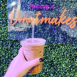 DonutMakes - Iced vanilla latte