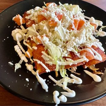 Cielo Rojo - Chicken enchiladas that my picky friend was very happy with. She said the chicken was seasoned very well. - Mexican Near Me - Phoenix, Arizona