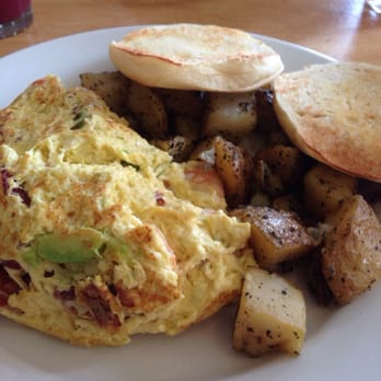 Corner Cafe - The Victoria omelette (shrimp, bacon, avocado) with a bolo and homefries - Breakfast & Brunch Near Me - Newport, Rhode Island