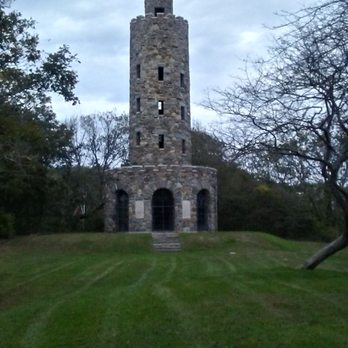 Miantonomi Memorial Park - Parks Near Me - Newport, Rhode Island