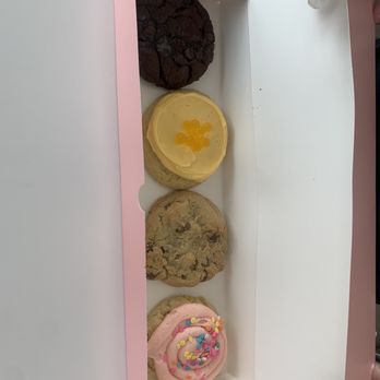 Crumbl - Greensboro - Brownie, passion fruit, chocolate chip, & confetti - Bakeries Near Me - Greensboro, North Carolina Crumbl - Greensboro - Brownie, passion fruit, chocolate chip, & confetti - Bakeries Near Me - Greensboro, North Carolina
