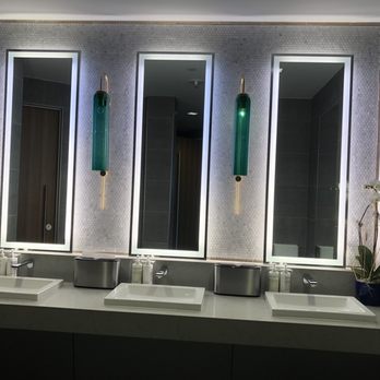 Delta Sky Club - Bathroom - Airport Lounges Near Me - Kenner, Louisiana