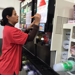 7-Eleven - Signs up