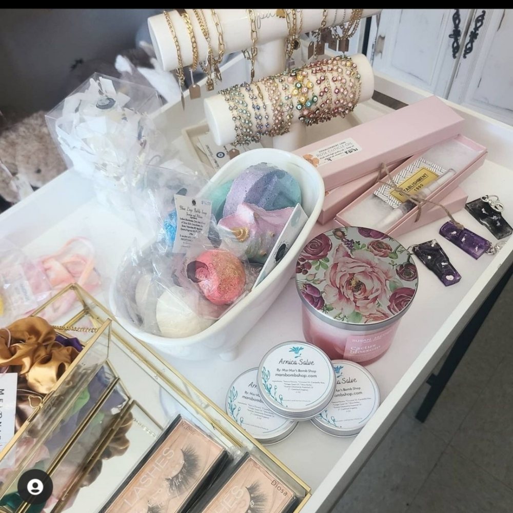 ESTABLISHMENT 1990 Updated May 2024 10 Photos 426 N Dysart Rd