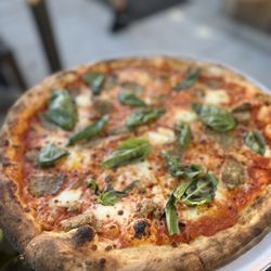 Cosmos Snack Bar - Margarita Pizza with Meatballs 'The Harper'