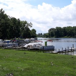 Rockey's Campground - Pontoons seem popular here