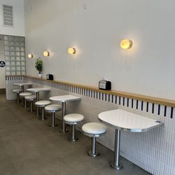 Pops Bagels - Interior