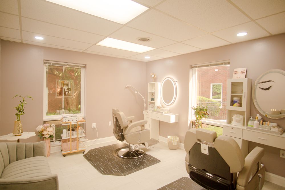 Royal Threading & Esthetics Logo