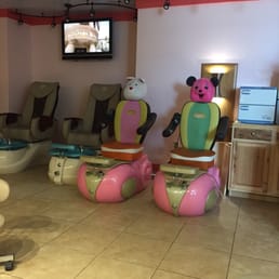 Cute chairs for the pixie-sized pro madonnas in training!