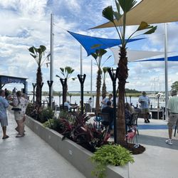 Hollydeck Bar & Marina