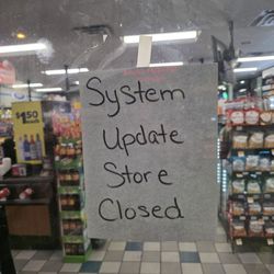 Circle K - Thinks He can Talk to People Rude! Then He Took a Picture of me said he's Goin to Call the Cops,  Fire This Guy Before He Gets U Sued!