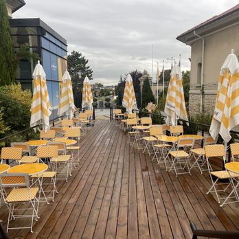 Veuve Clicquot - Outdoor dining area - Beer, Wine & Spirits Near Me - Reims, 51