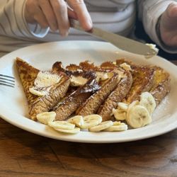 The Nest - French Toast w/bananas (bananas were served on top)
