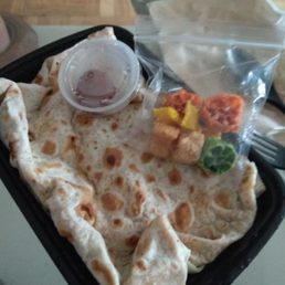 Paneer butter roti. Came with chips and dessert. Really tasty! Paneer butter roti. Came with chips and dessert. Really tasty!
