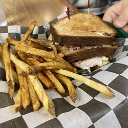 Black Gold Grill - Club sandwich
