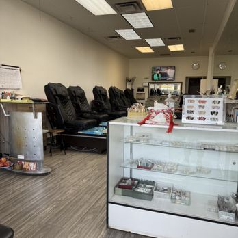 Nail and Beauty - Inside - Nail Salons Near Me - Honolulu, Hawaii Nail and Beauty - Inside - Nail Salons Near Me - Honolulu, Hawaii