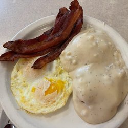 Tom's Place Cafe - Biscuits and gravy plate
