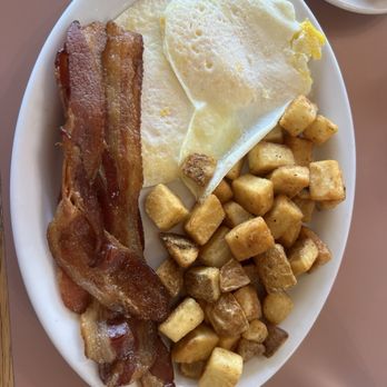 Wren's Cafe - Bacon & Eggs with potatoes - Breakfast & Brunch Near Me - Vacaville, California Wren's Cafe - Bacon & Eggs with potatoes - Breakfast & Brunch Near Me - Vacaville, California