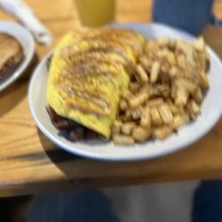 Jake's On Main - Carnivore omelette