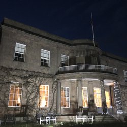 Wood Hall Hotel - Hotel at night