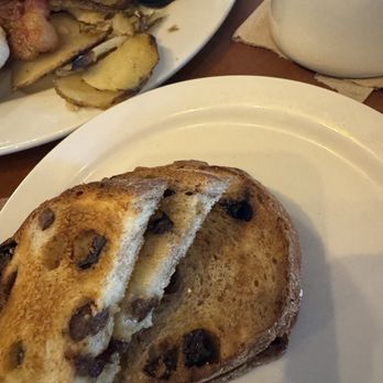 First and Union Kitchen - Cinnamon raisin toast - Breakfast & Brunch Near Me - Snohomish, Washington