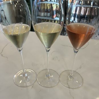 Fizz Champagne & Bubbles Bar - Champagne flight - Champagne Bars Near Me - Sacramento, California