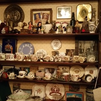 Brigadoon - Main Dinning Room Decorations - Canadian (New) Near Me - Oxford Mills, Ontario